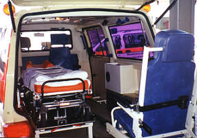 Innenansicht eines Krankentransportfahrzeuges - VW T4